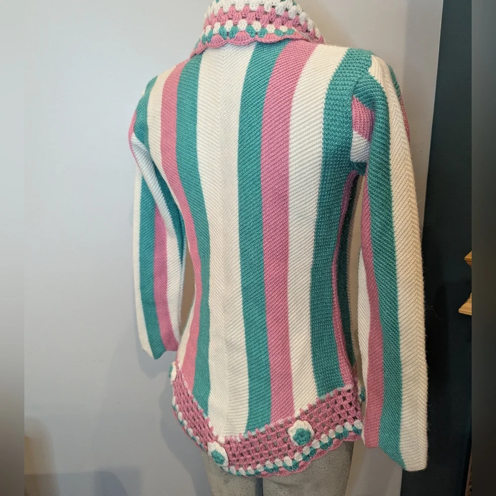 Vintage Striped Pink Ivory and Teal Whimsical Grandmacore Cardigan Size S - Picture 4 of 9
